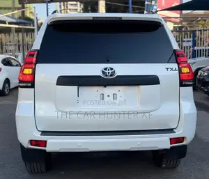 Toyota Land Cruiser Prado 2.8 2022 White