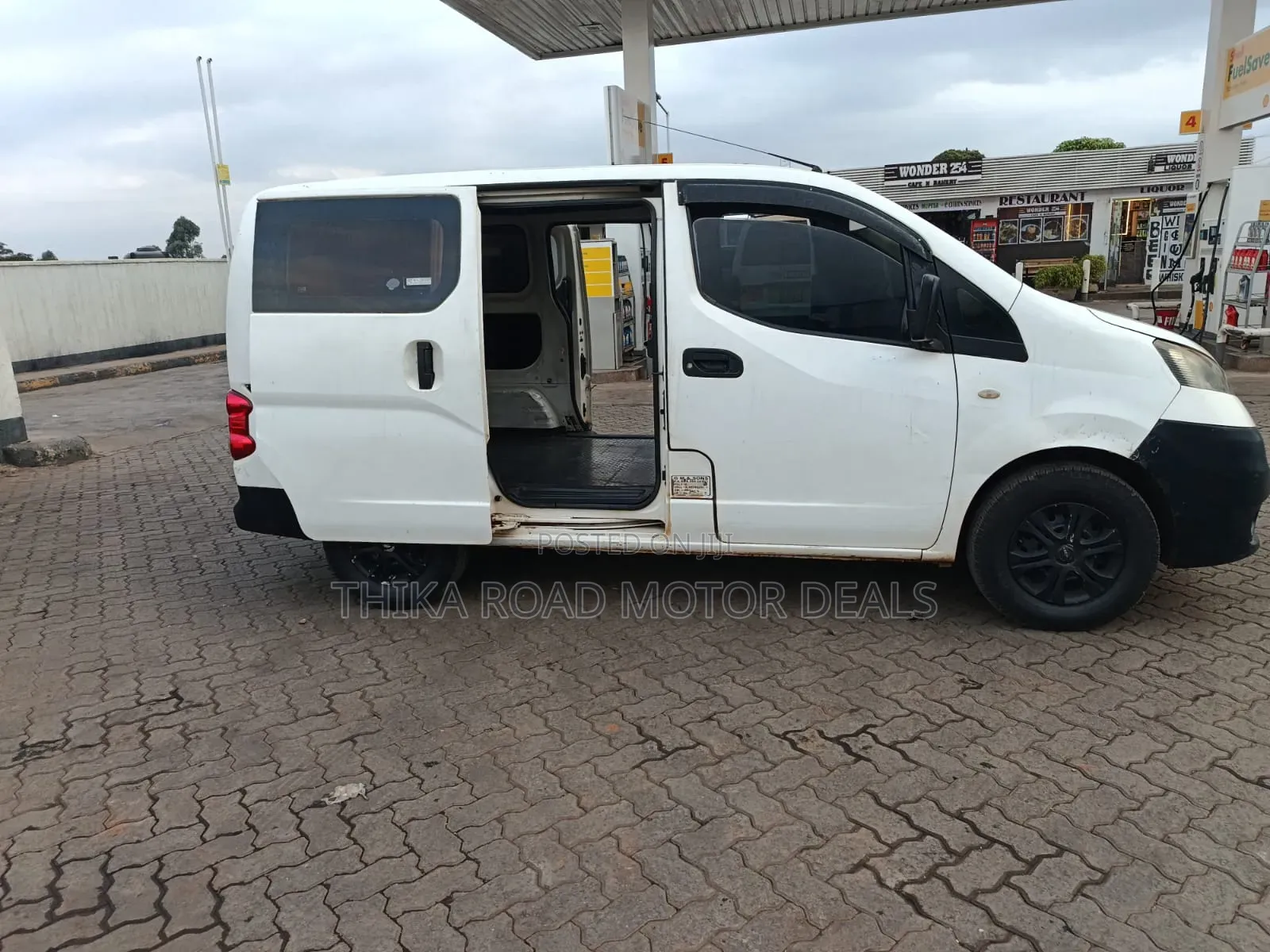 Nissan NV200 2011 White