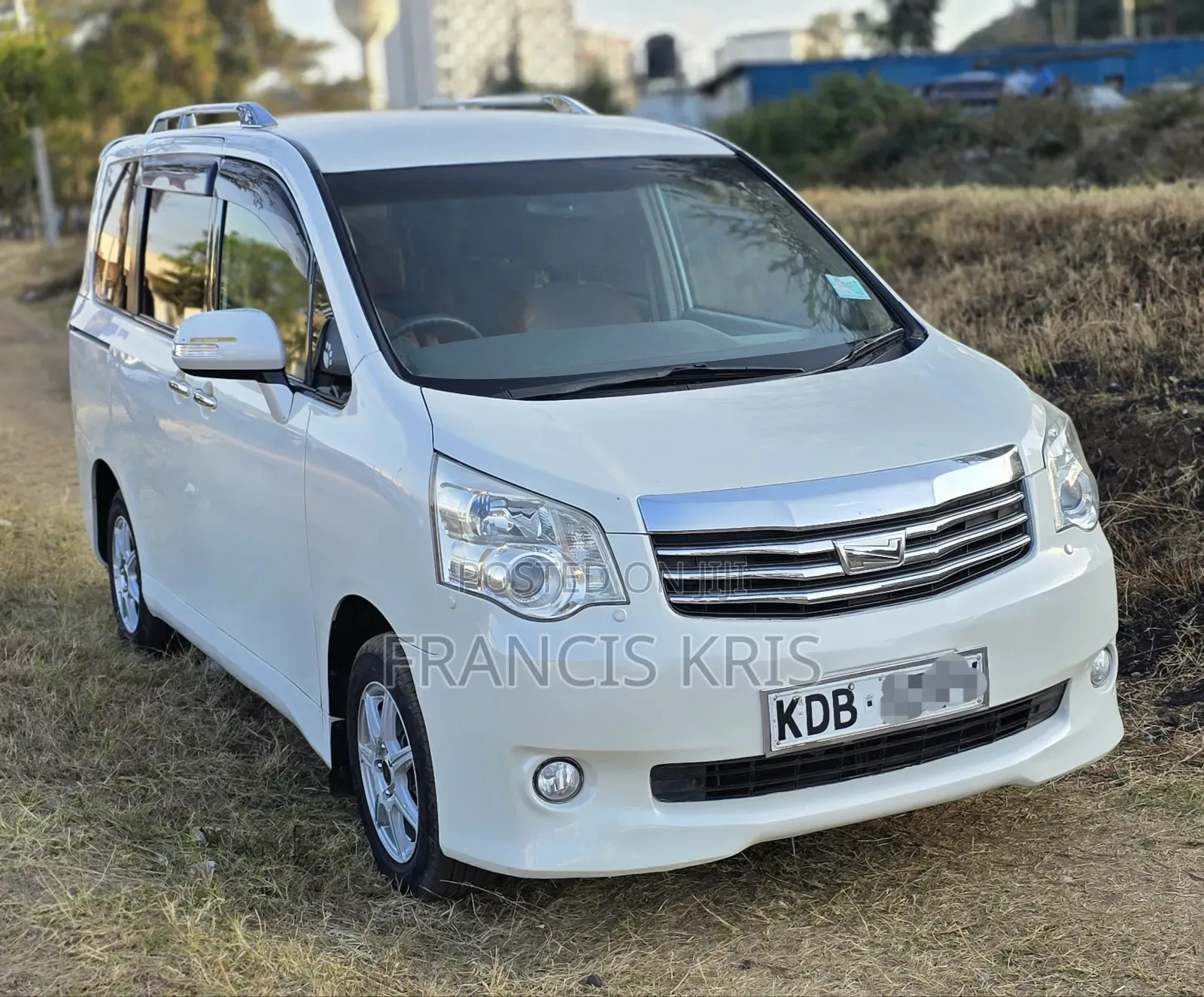 Toyota Noah 2014 White