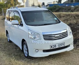 Toyota Noah 2014 White