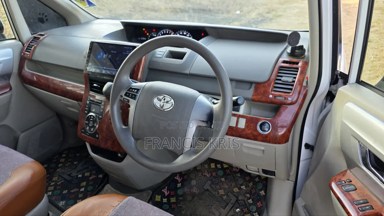 Toyota Noah 2014 White