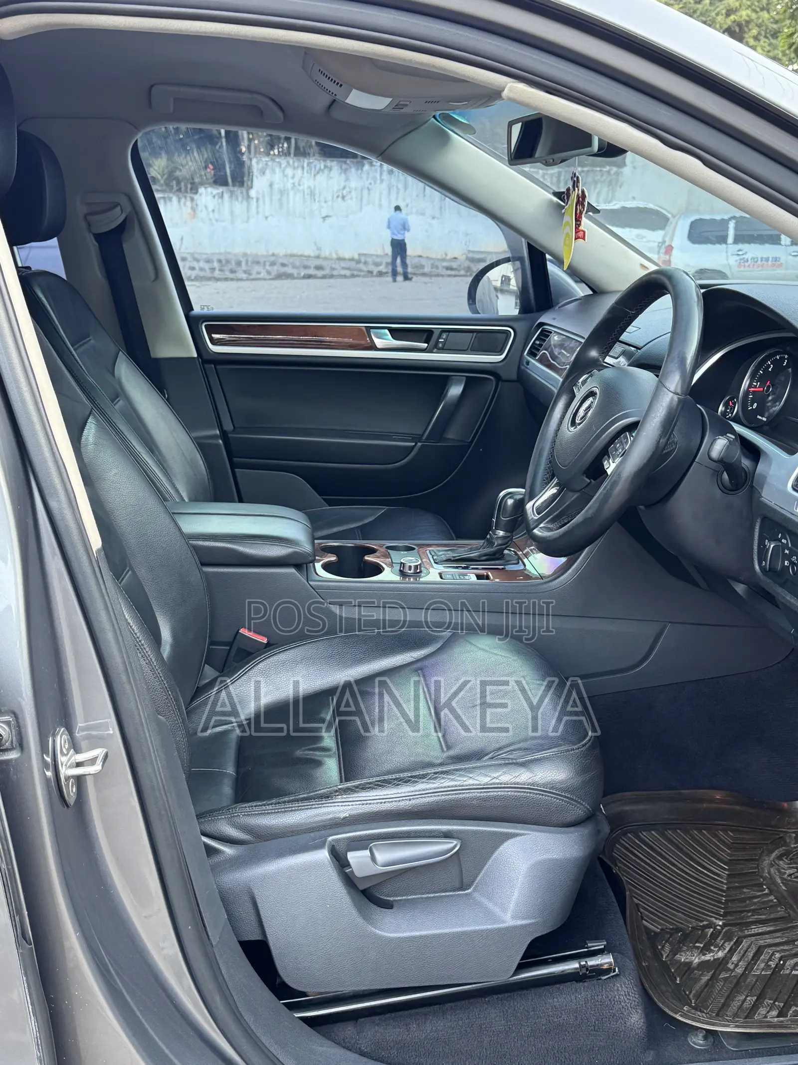 Volkswagen Touareg 2011 Gray