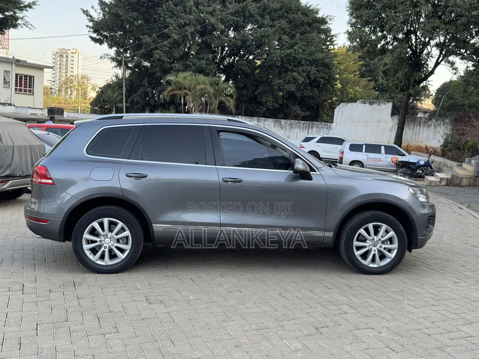 Volkswagen Touareg 2011 Gray