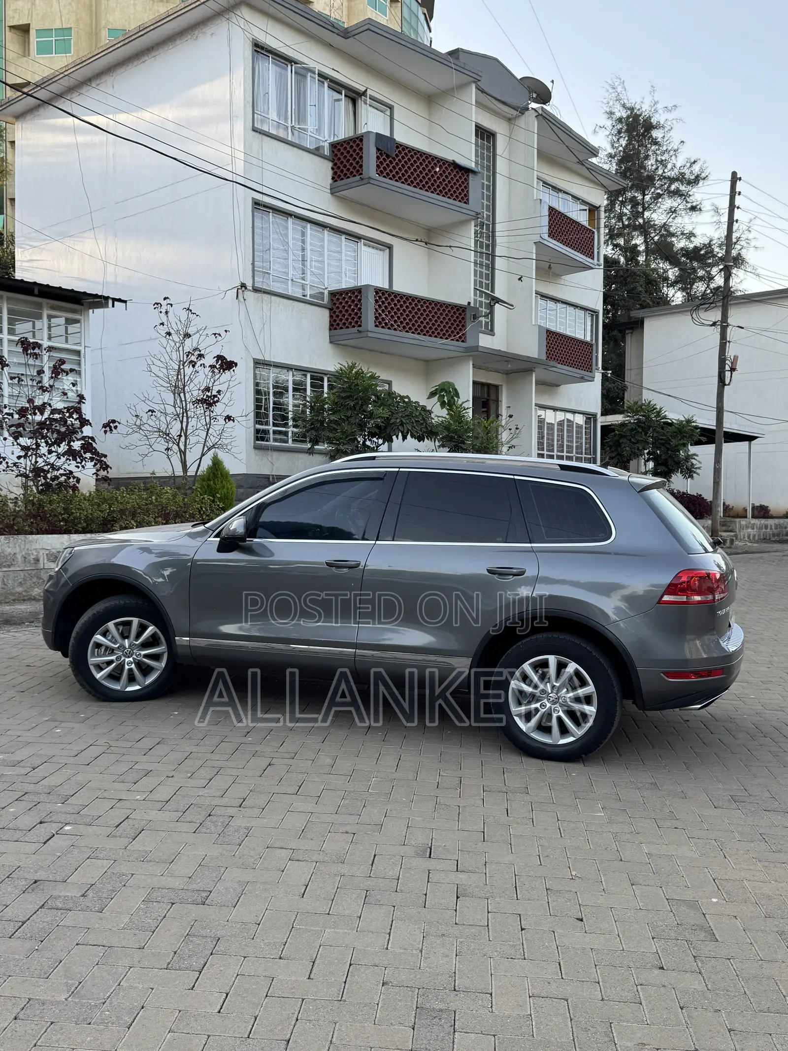 Volkswagen Touareg 2011 Gray