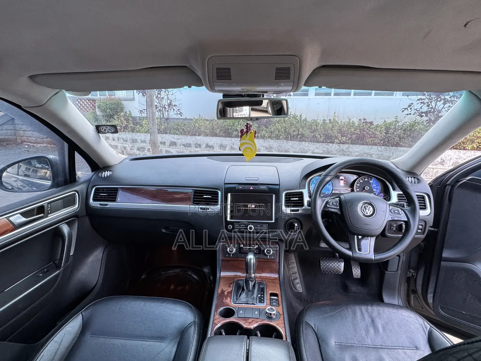 Volkswagen Touareg 2011 Gray
