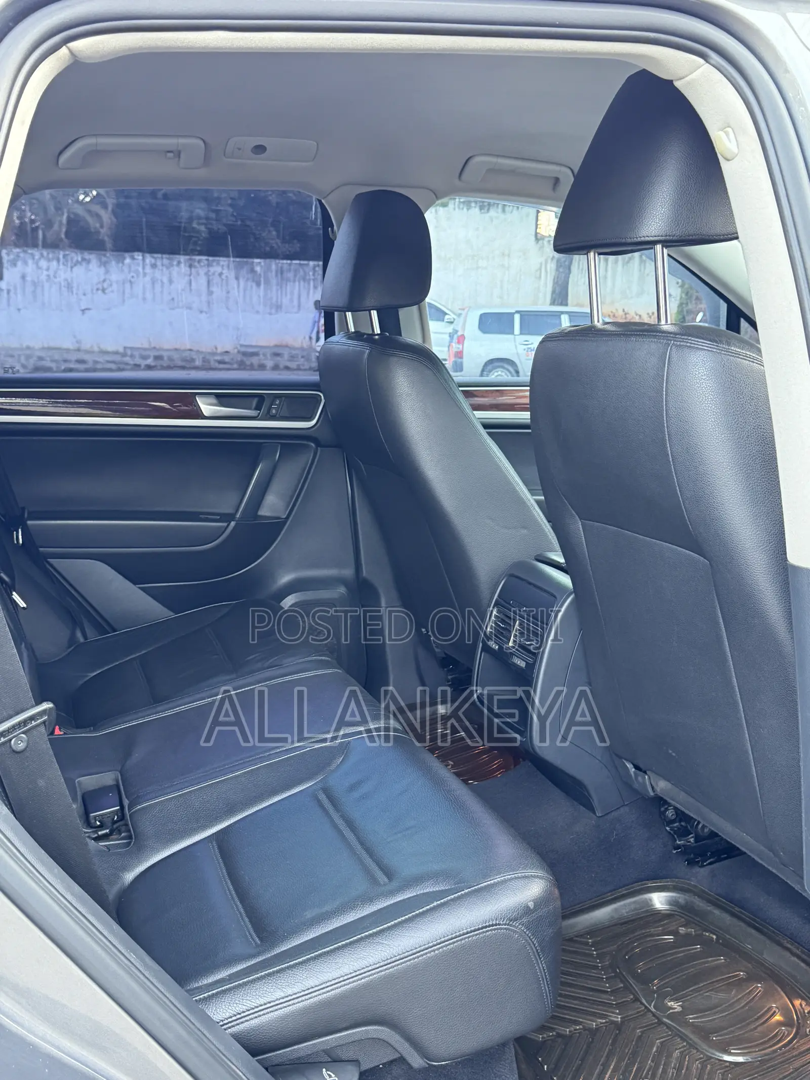 Volkswagen Touareg 2011 Gray