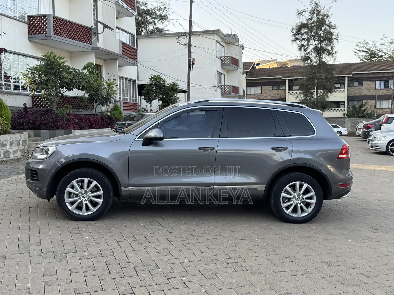Volkswagen Touareg 2011 Gray
