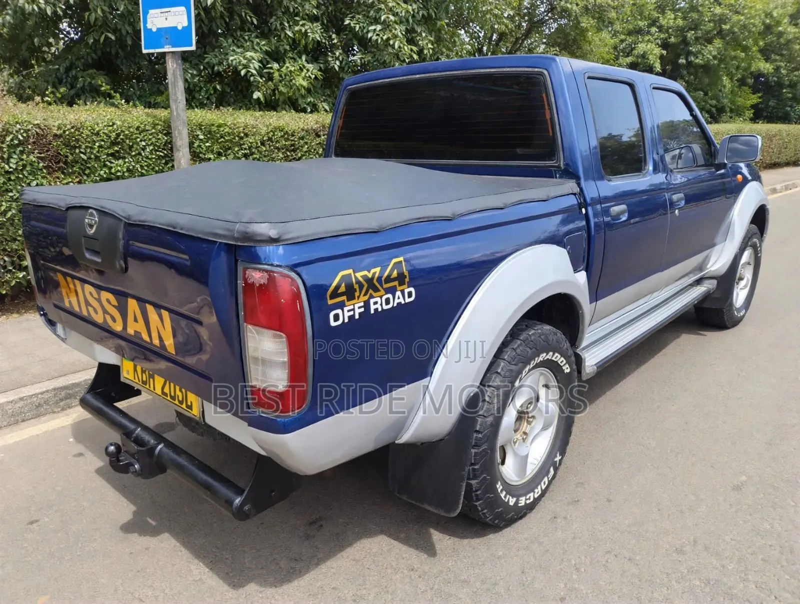 Nissan Hardbody 2011 Blue