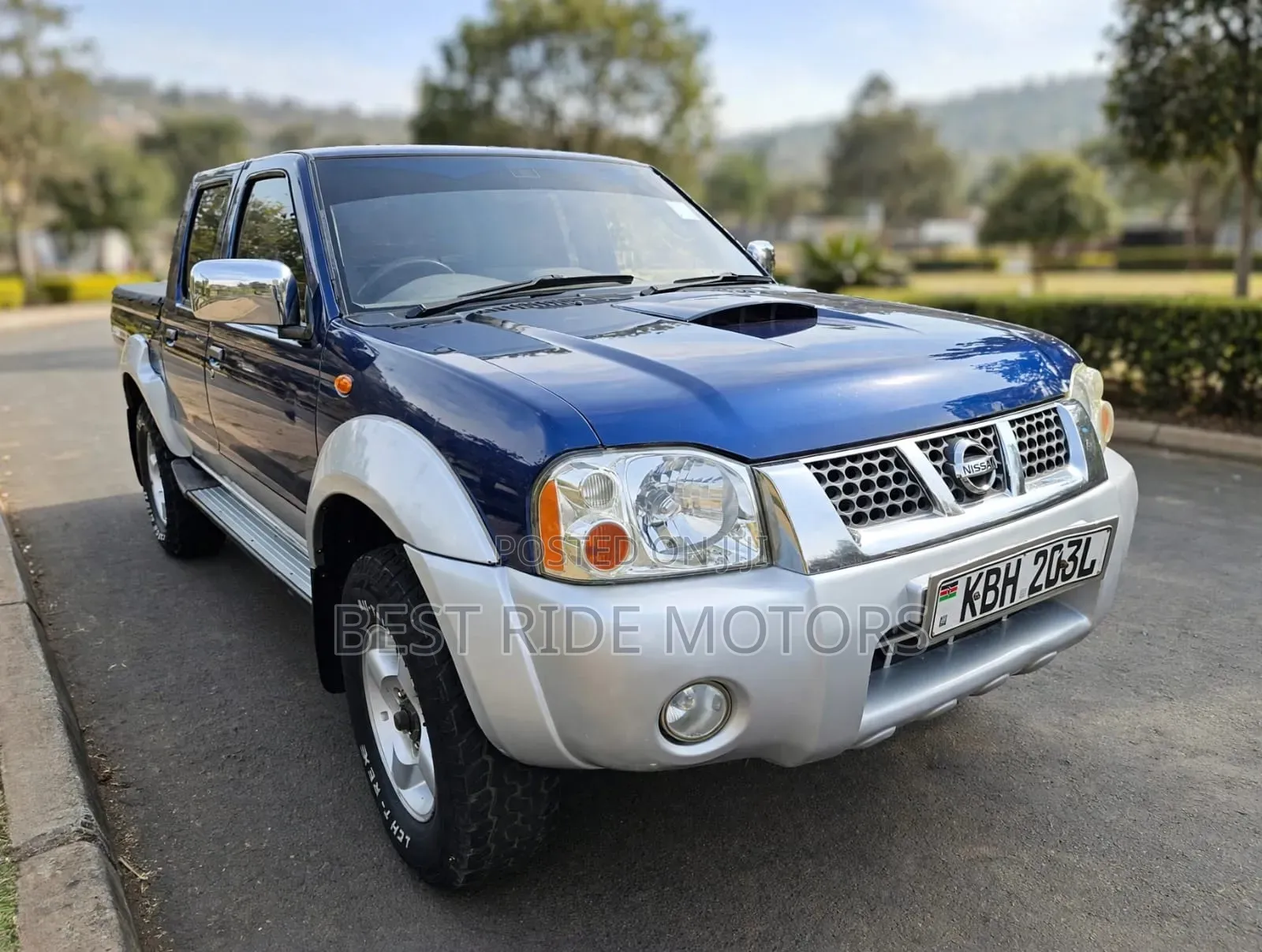 Nissan Hardbody 2011 Blue