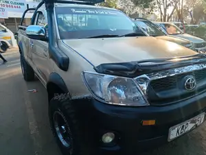 Toyota Hilux 2011 Gray
