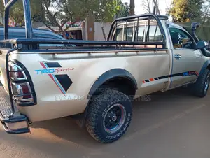 Toyota Hilux 2011 Gray