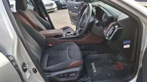Toyota Crown 2018 Silver