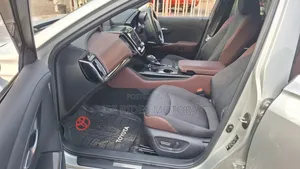 Toyota Crown 2018 Silver