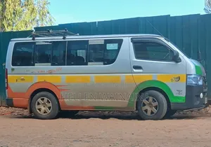 Toyota HiAce 2014 Silver