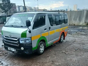 Toyota HiAce 2014 Silver