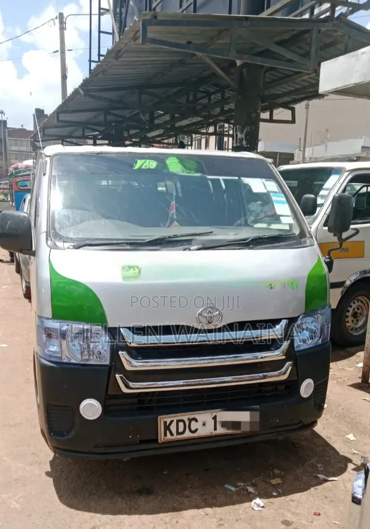 Toyota HiAce 2014 Silver