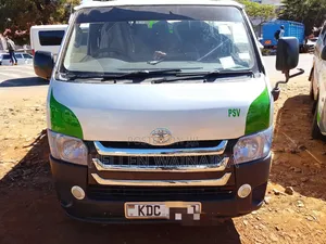 Toyota HiAce 2014 Silver