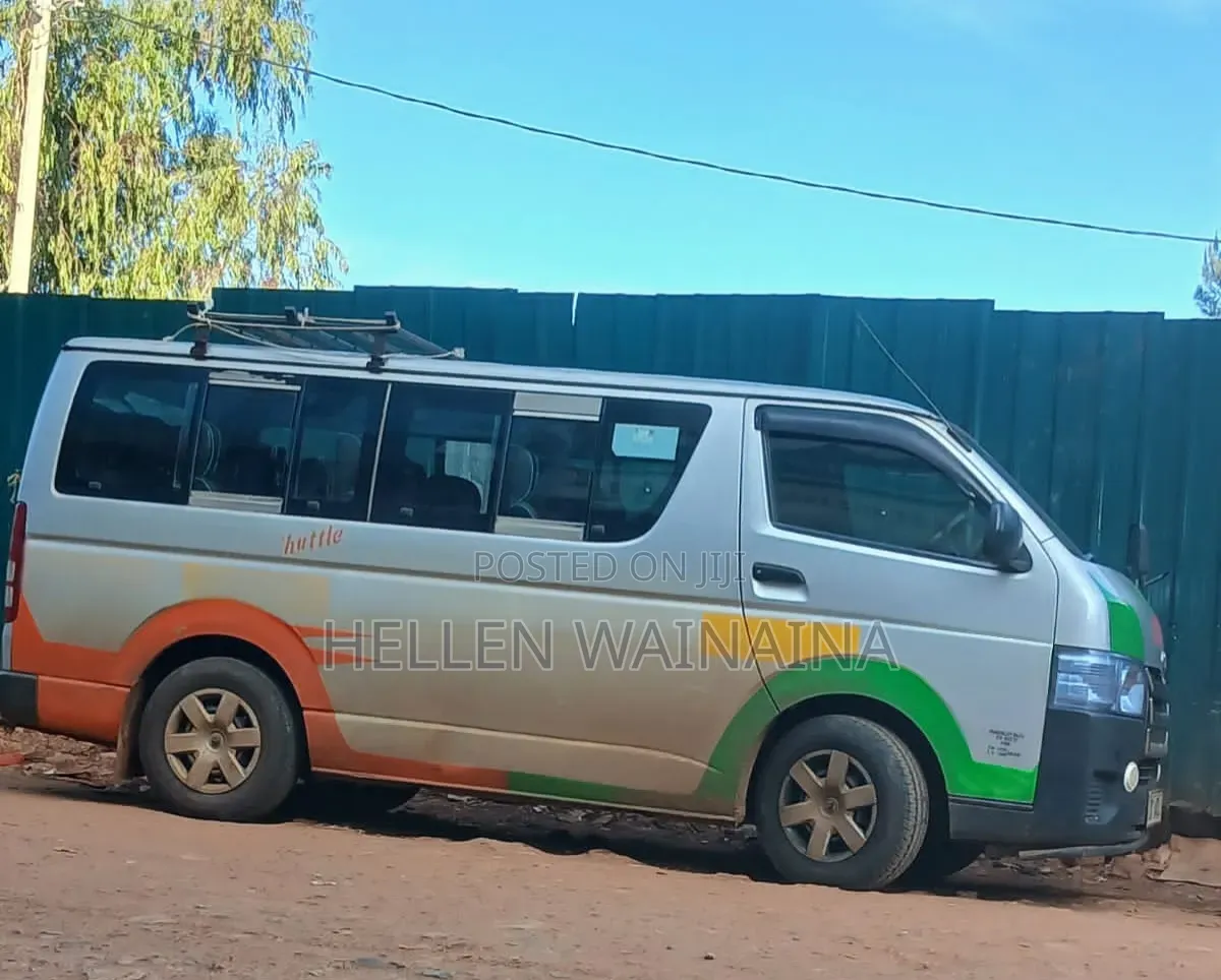 Toyota HiAce 2014 Silver
