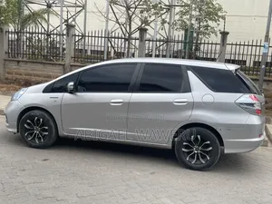 Honda Fit Shuttle 2015 Silver