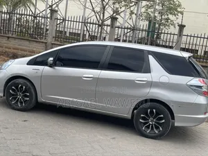 Honda Fit Shuttle 2015 Silver