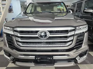 Toyota Land Cruiser 2023 Gold