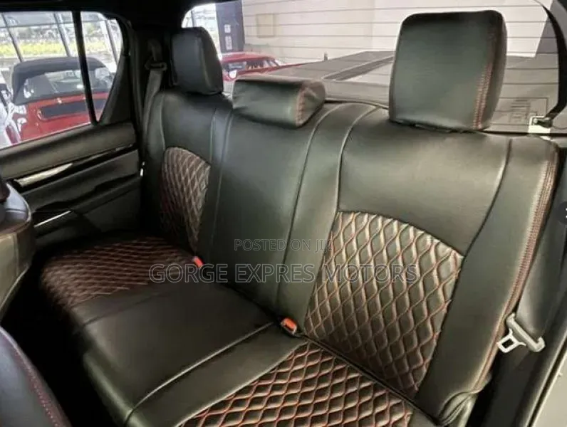 Toyota Hilux 2020 Silver