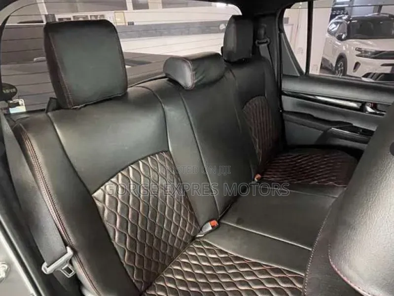 Toyota Hilux 2020 Silver