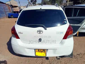 Toyota Vitz 2010 White