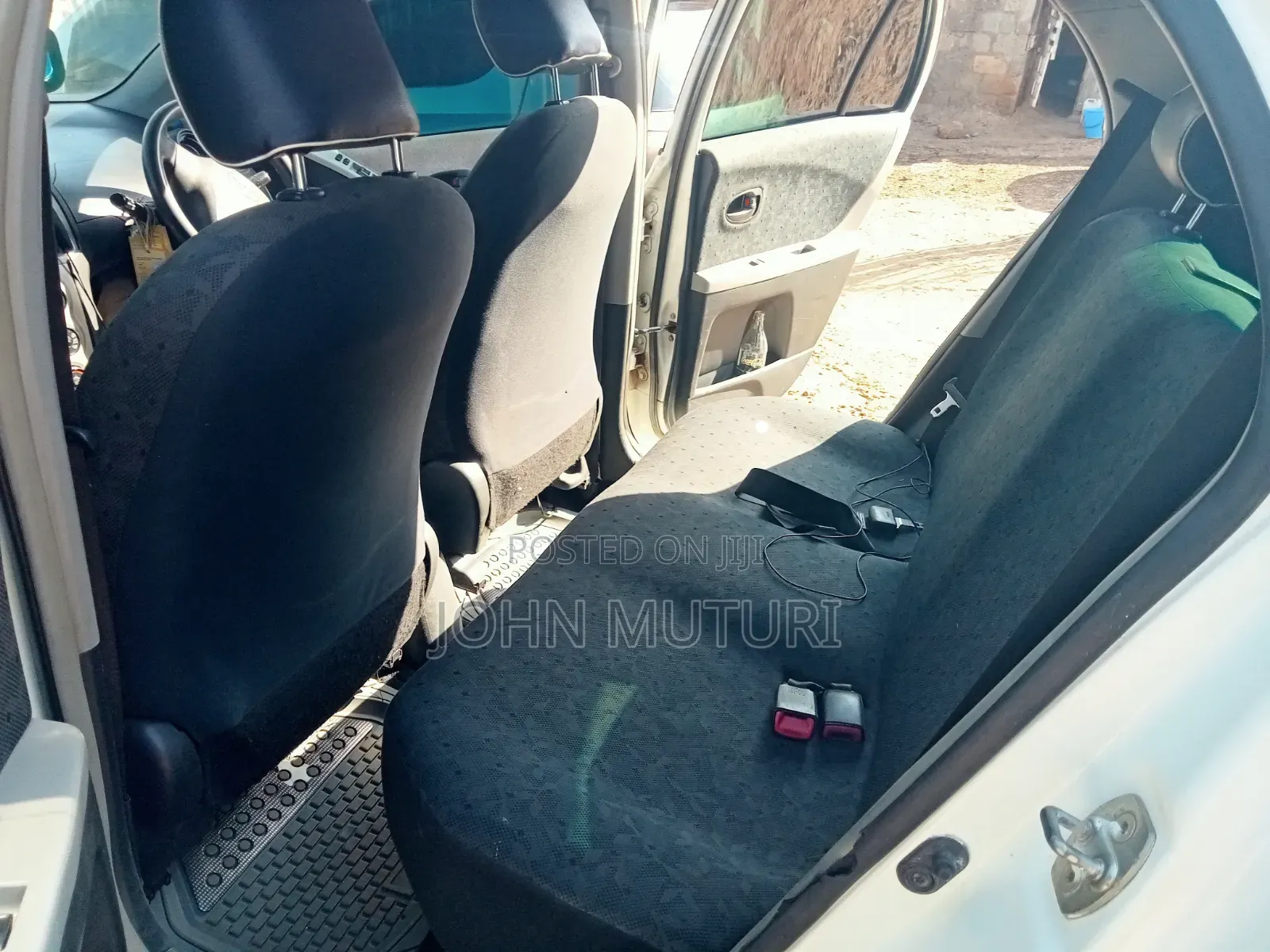 Toyota Vitz 2010 White
