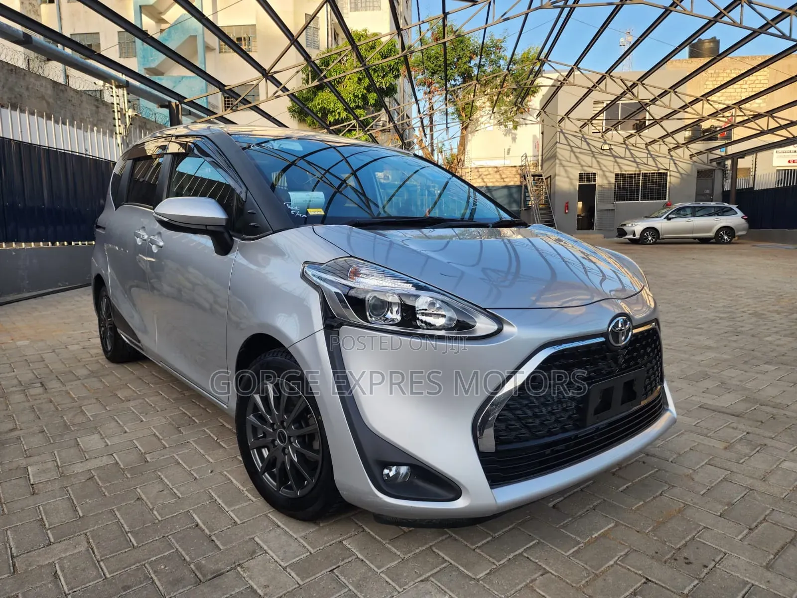Toyota Sienta 2019 Silver