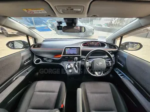 Toyota Sienta 2019 Silver