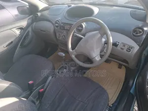 Toyota Vitz 2001 Blue