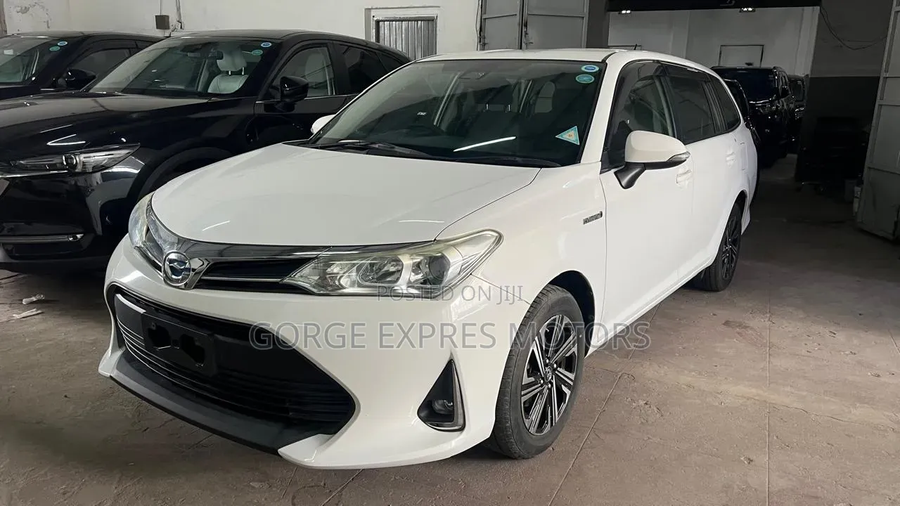 Toyota Corolla Fielder 2018 White