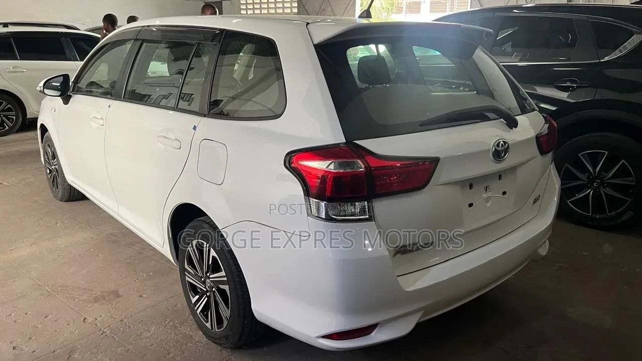 Toyota Corolla Fielder 2018 White