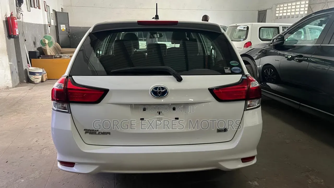 Toyota Corolla Fielder 2018 White