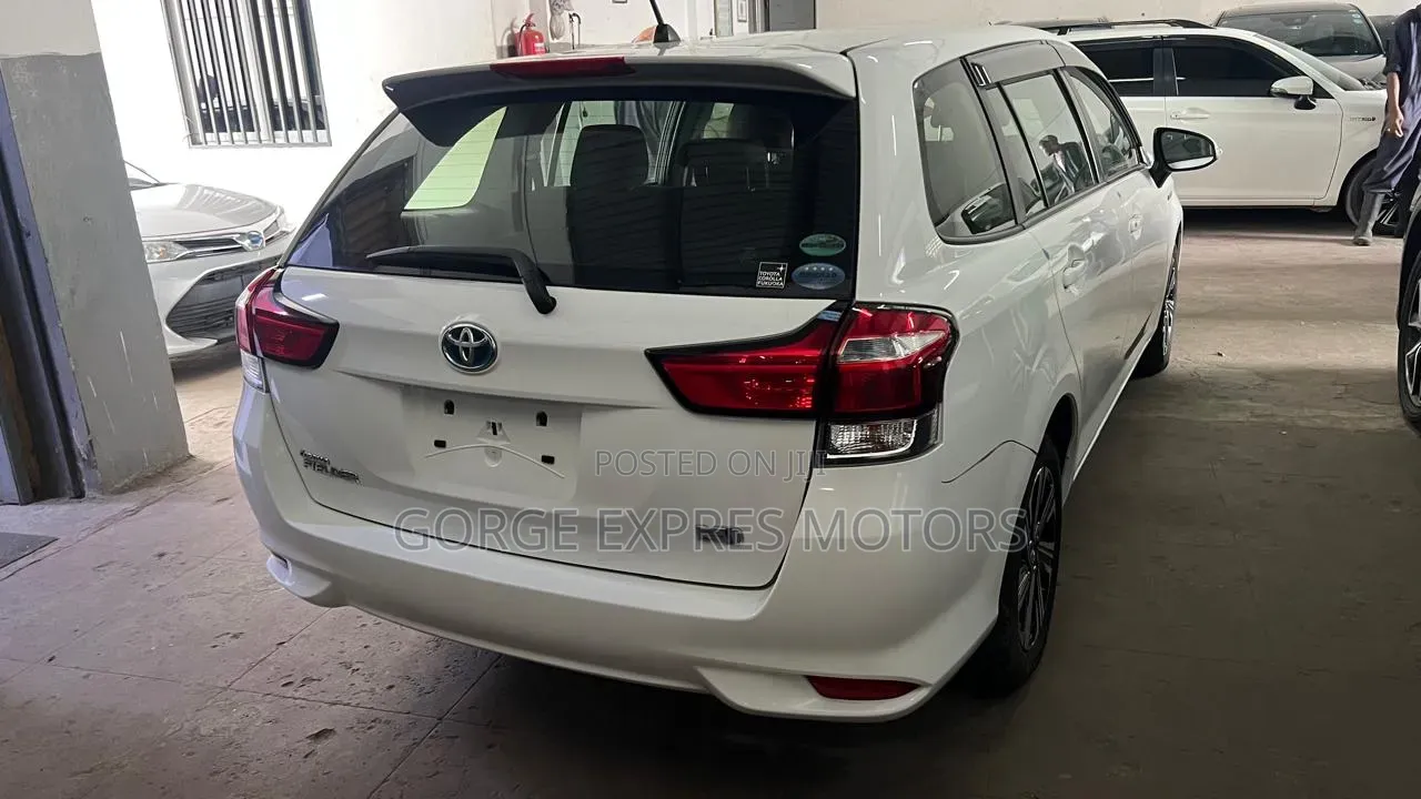 Toyota Corolla Fielder 2018 White