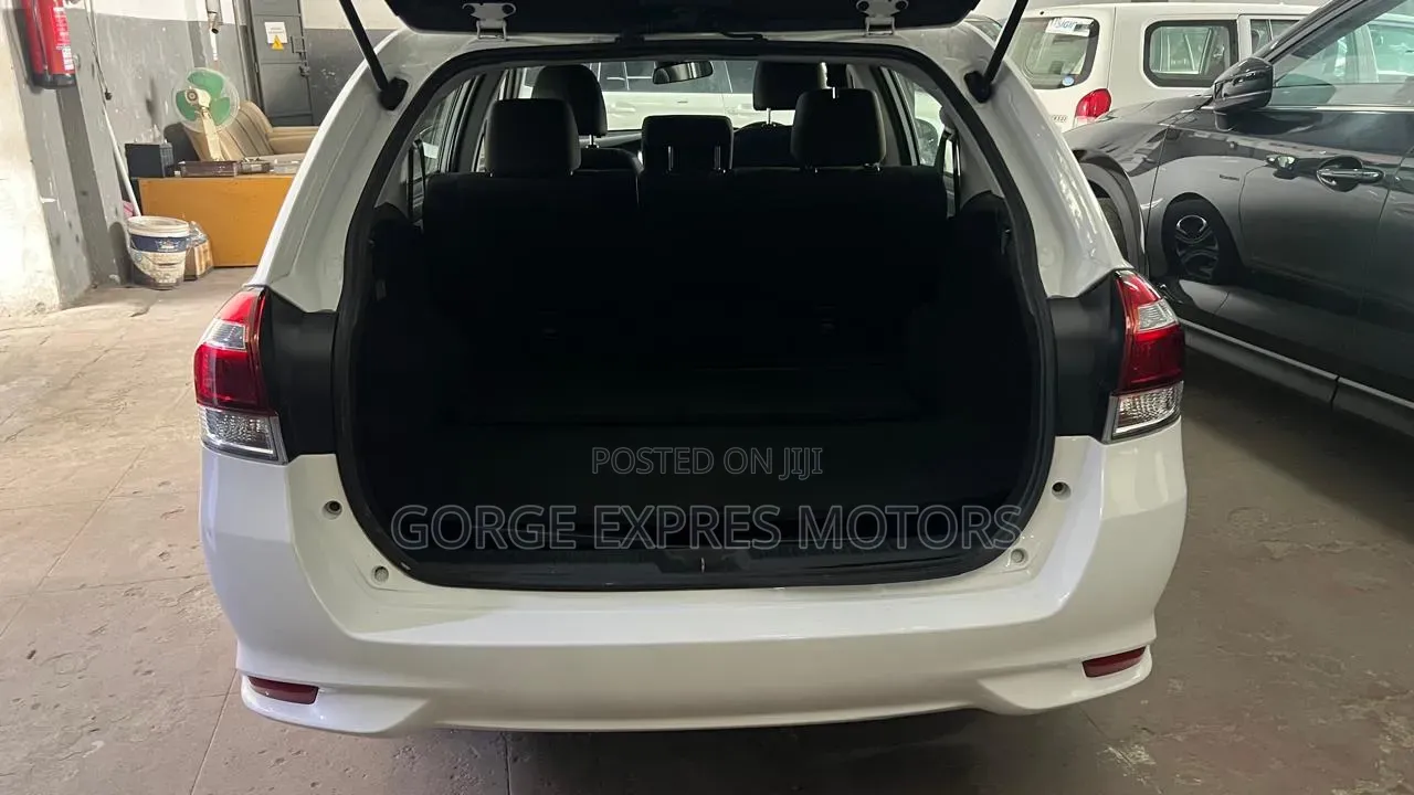 Toyota Corolla Fielder 2018 White