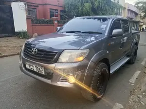 Toyota Hilux 2013 Gray