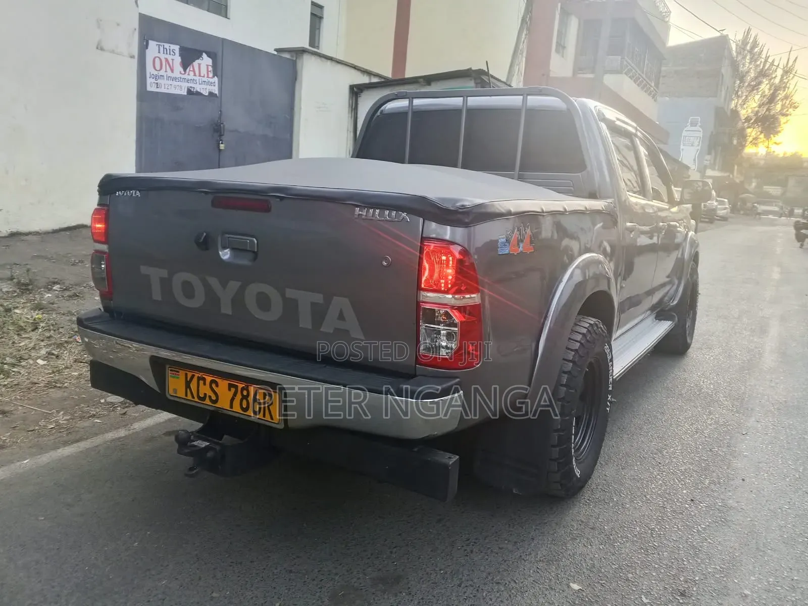 Toyota Hilux 2013 Gray