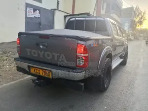 Toyota Hilux 2013 Gray