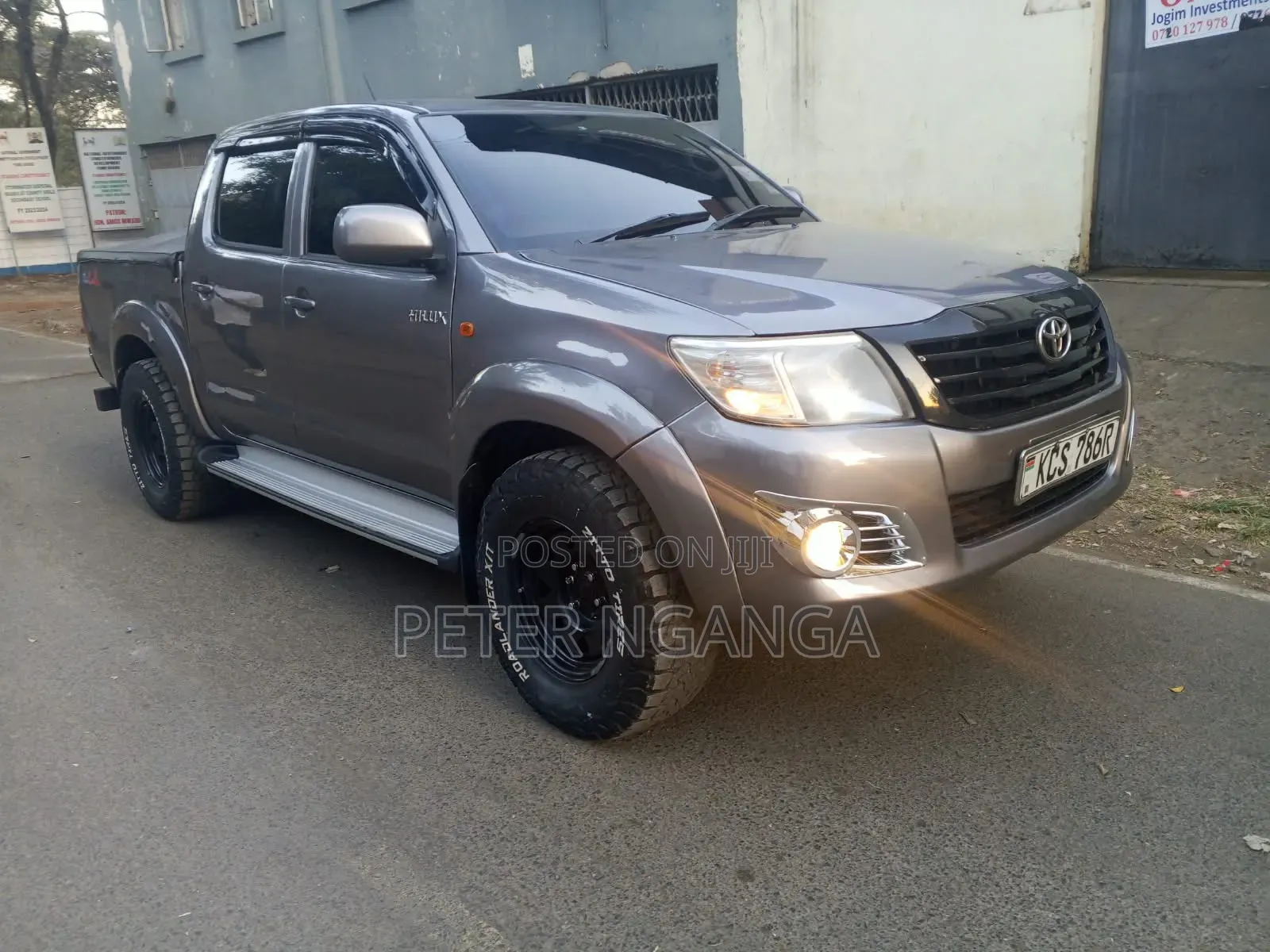 Toyota Hilux 2013 Gray