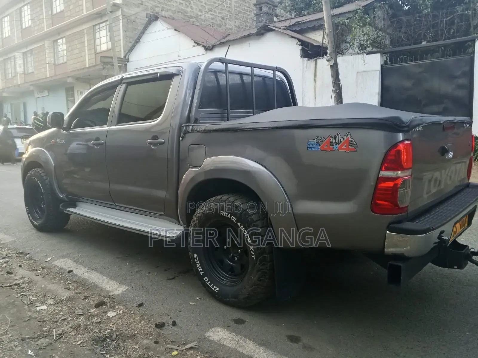 Toyota Hilux 2013 Gray