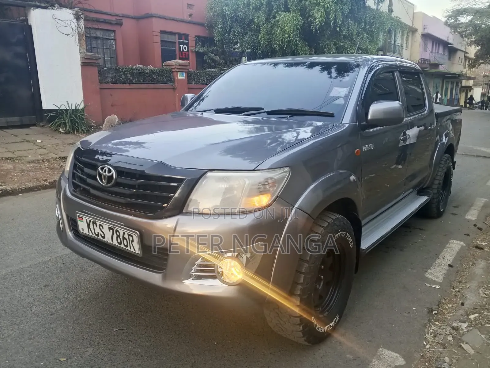 Toyota Hilux 2013 Gray