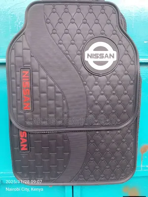 Nissan 5pcs Nissan White Accent Prominent Logo Carpet Mats