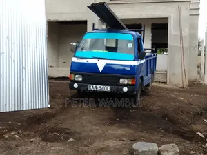 Nissan Pick-Up 1992 Blue