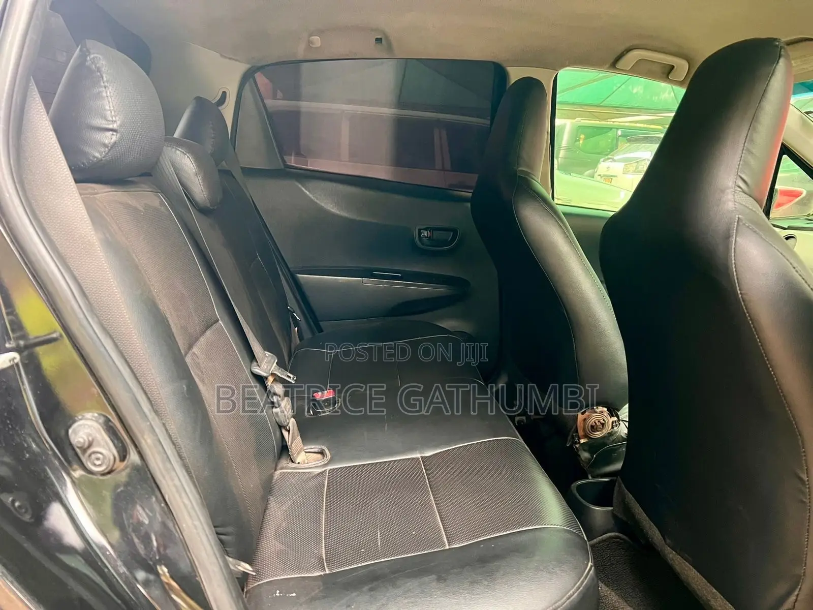 Toyota Vitz 1.0 FWD 5dr 2012 Black