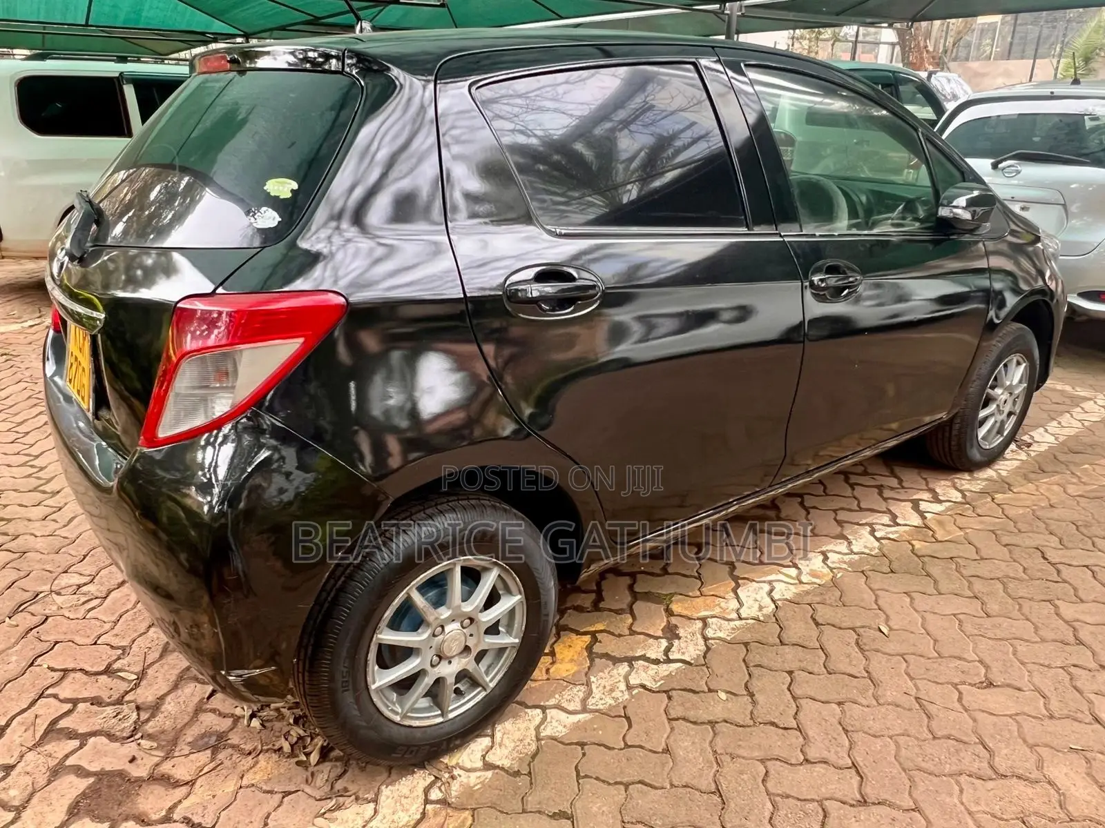 Toyota Vitz 1.0 FWD 5dr 2012 Black