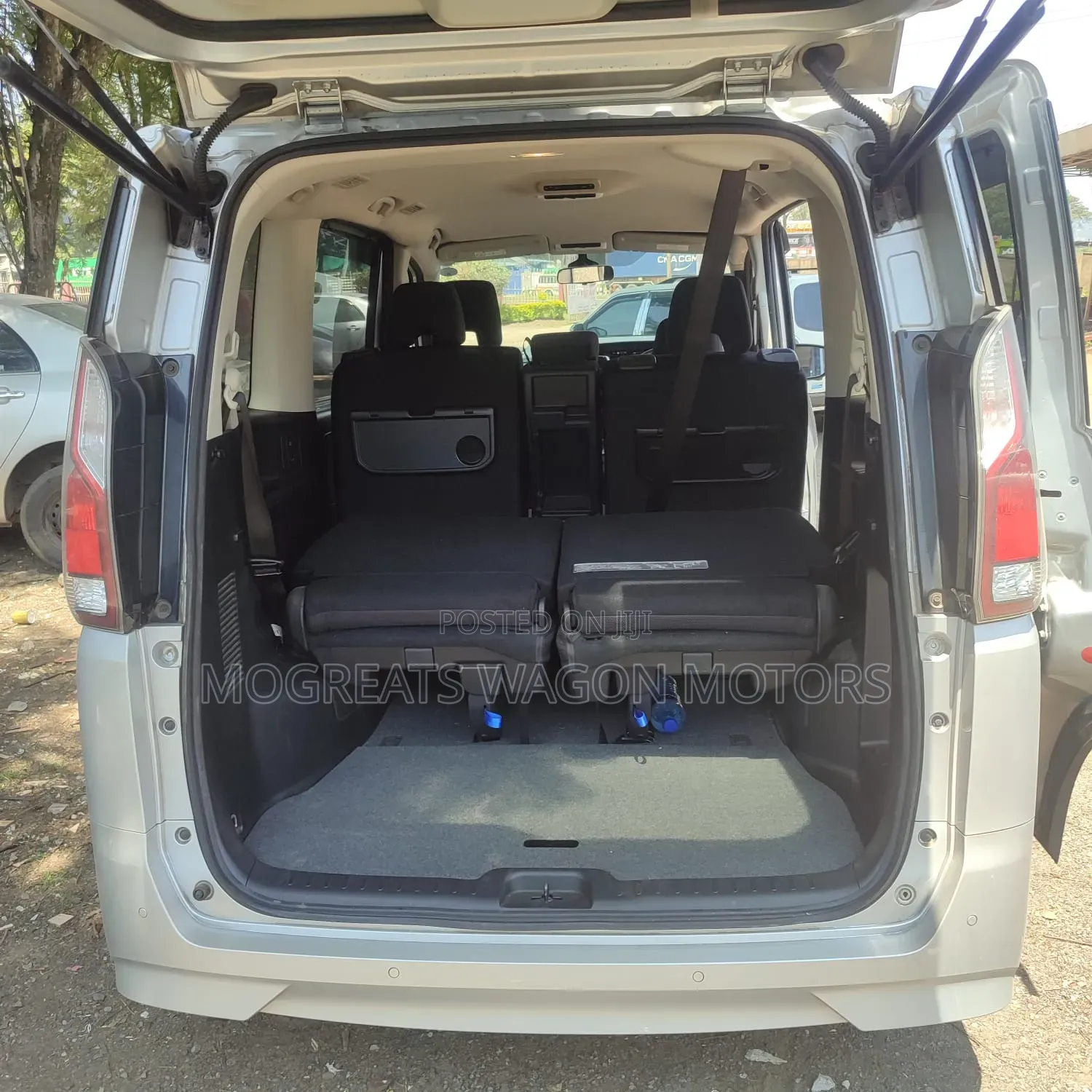 Nissan Serena 2019 Silver