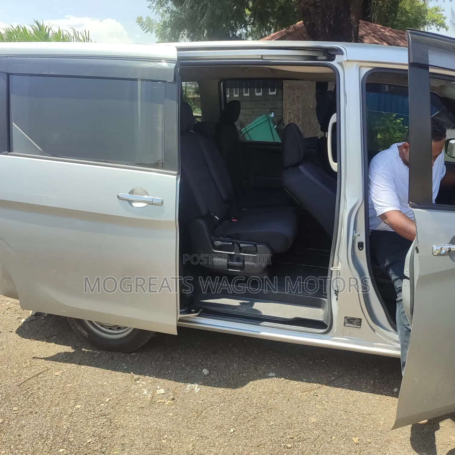 Nissan Serena 2019 Silver