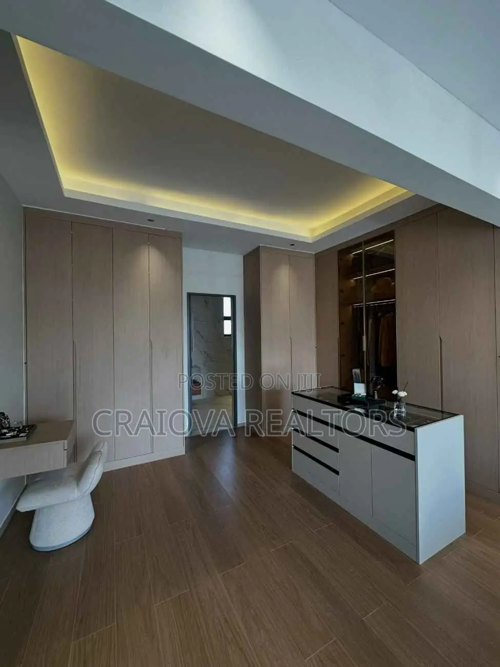5bdrm Apartment in Spring Valley for sale